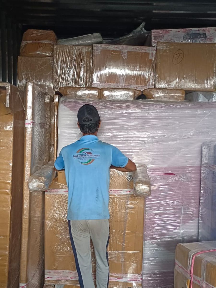 Packers Movers in Noida